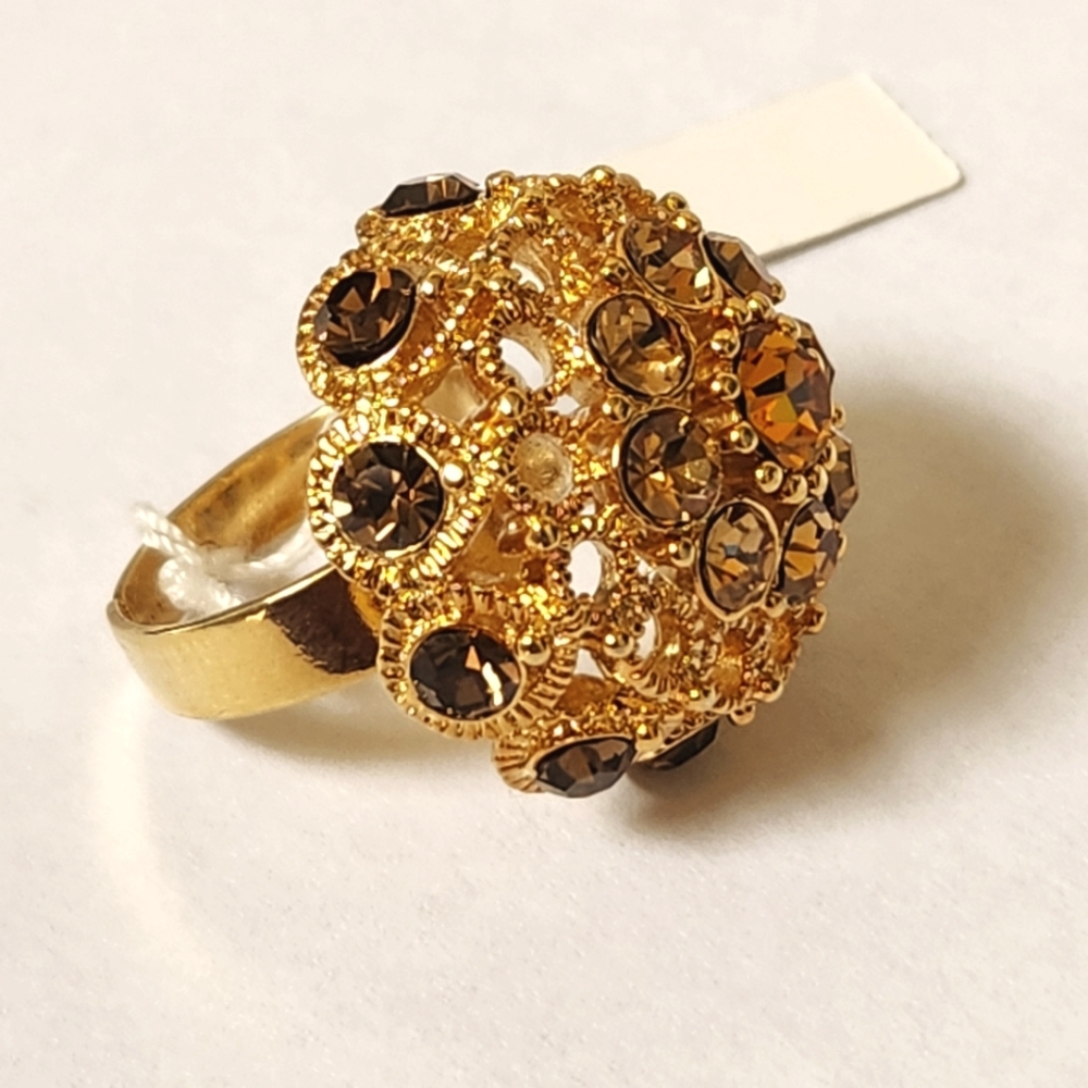 New  stunning Crystal Gold-Plated Cluster Cocktail Ring Size 7